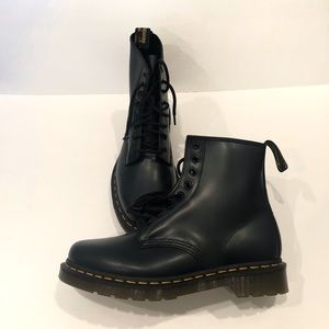 NEW Dr. Martens 1460 Smooth Leather Lace Up Boots